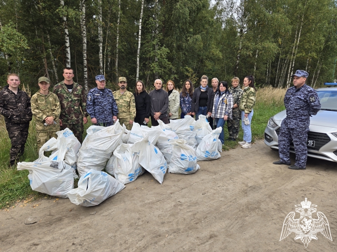 Росгвардейцы приняли участие во Всероссийском экологическом субботнике «Зеленая Россия» в Иванове