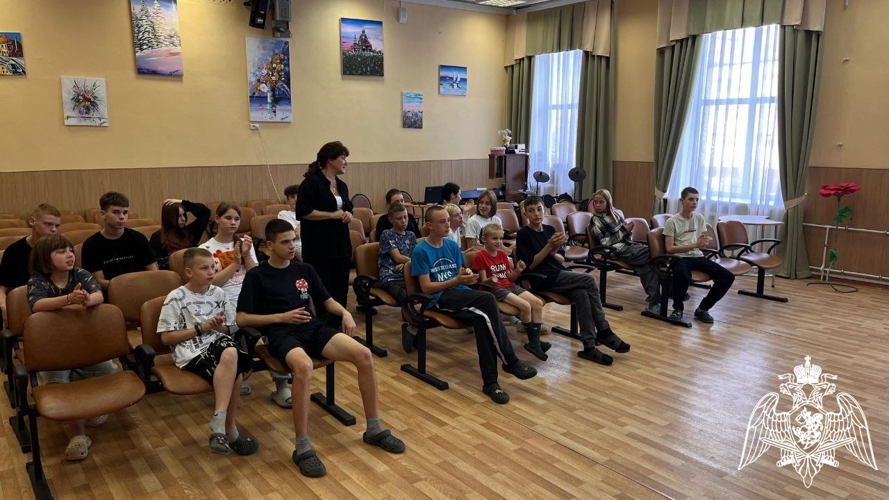 В преддверии Дня солидарности в борьбе с терроризмом сотрудники СОБР «Сумрак» провели урок мужества