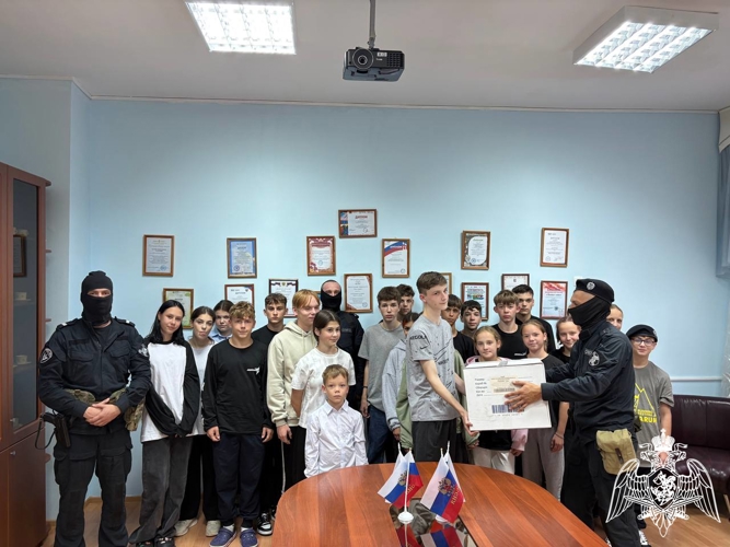 ОМОН «Спарта» Росгвардии встретился с воспитанниками подшефного детского дома ко Дню солидарности в борьбе с терроризмом