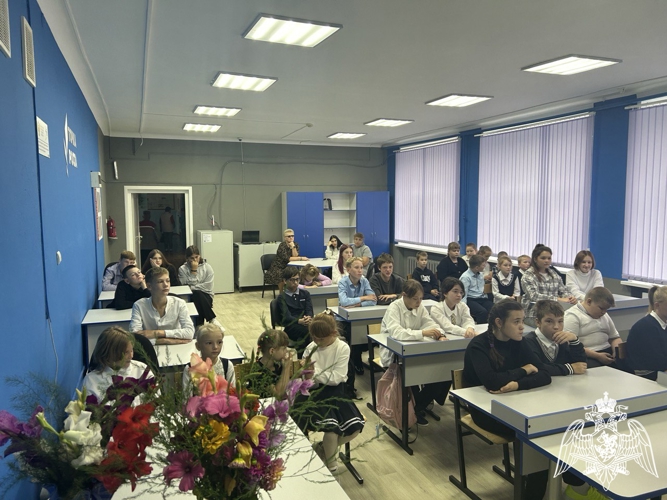 Офицер Росгвардии рассказал школьникам о поступлении в ведомственные вузы