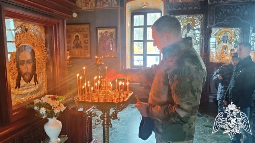В Иванове сотрудники и военнослужащие Росгвардии приняли участие в молебне в день Покрова Пресвятой Богородицы