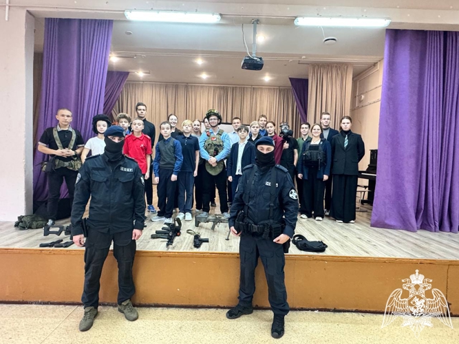 В Иванове и области сотрудники Росгвардии продолжают знакомить школьников со своим ведомством