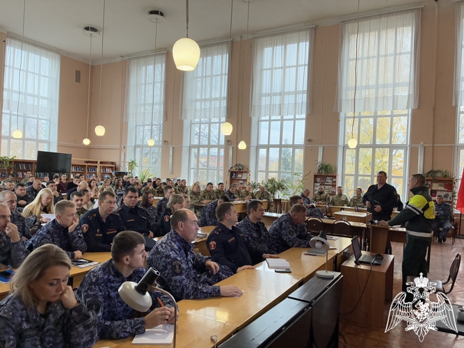 В Иванове росгвардейцы прослушали лекцию от спикера общества «Знание» и духовенства