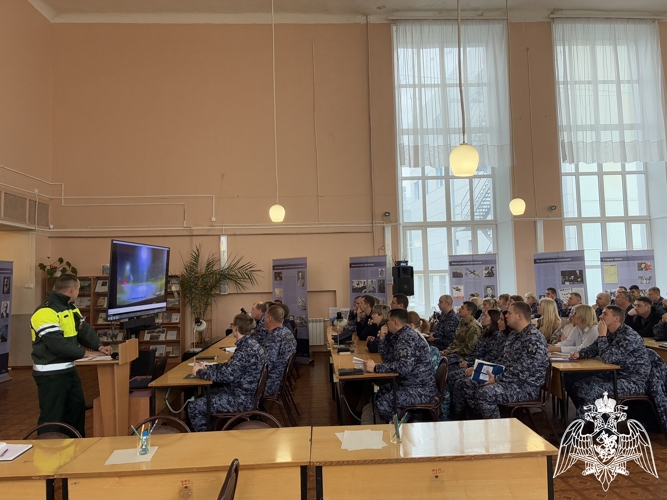 В Иванове росгвардейцы прослушали лекцию от спикера общества «Знание» и духовенства