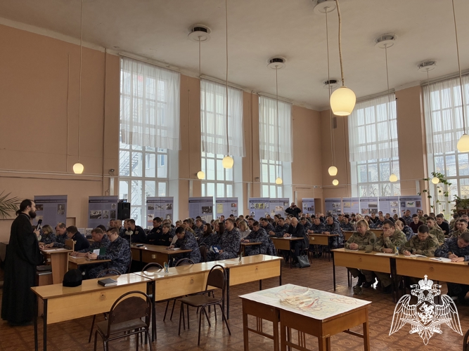 В Иванове росгвардейцы прослушали лекцию от спикера общества «Знание» и духовенства