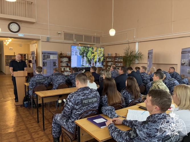 В Иванове росгвардейцы прослушали лекцию от спикера общества «Знание» и духовенства