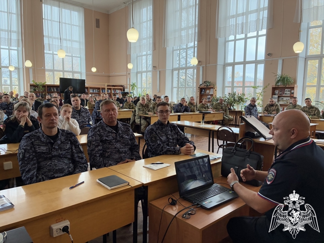 В Иванове росгвардейцы прослушали лекцию от спикера общества «Знание» и духовенства