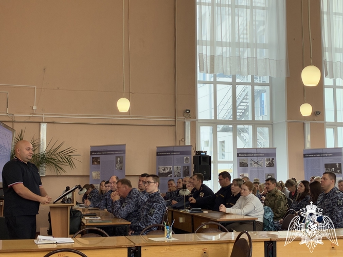В Иванове росгвардейцы прослушали лекцию от спикера общества «Знание» и духовенства