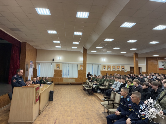 В Иванове росгвардейцы приняли участие в ежегодной информационно-агитационной акции "Есть такая профессия - Родину защищать!"