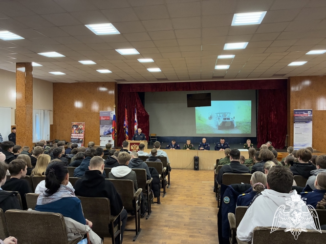 В Иванове росгвардейцы приняли участие в ежегодной информационно-агитационной акции "Есть такая профессия - Родину защищать!"