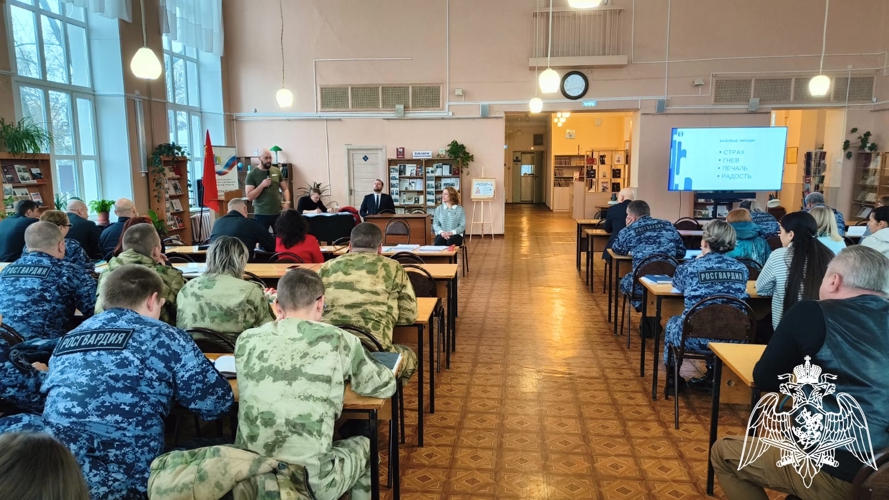 В Иванове лектор Российского общества «Знание» выступил перед росгвардейцами