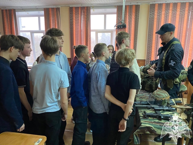 Патриотические и профориентационные мероприятия проводят росгвардейцы для юных жителей Иванова и области