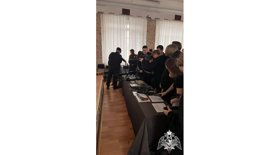 Бойцы СОБР "Сумрак" дали старт всероссийской акции Росгвардии "Безопасный Новый год" в Иванове
