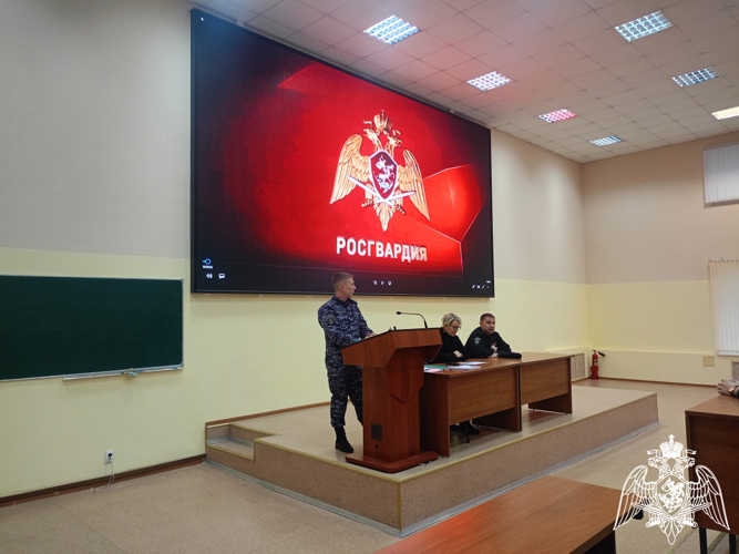 Ивановским курсантам МЧС рассказали какие профессии можно получить в институтах Росгвардии