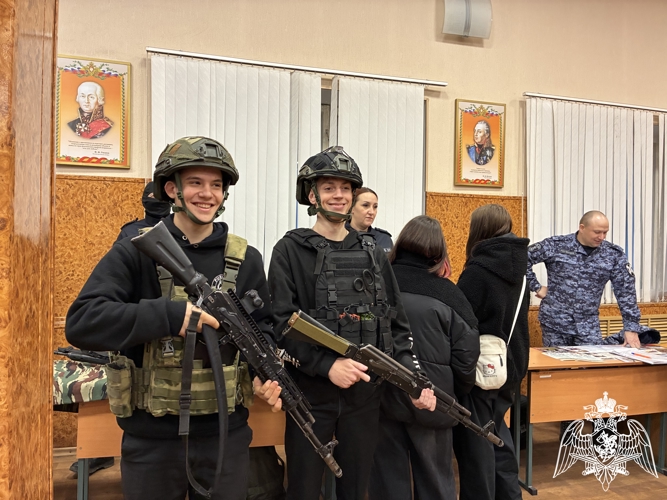 Сотрудники Росгвардии приняли участие в ежегодной военно- патриотической акции «День призывника»