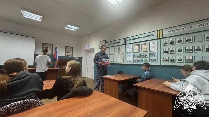 Офицер Росгвардии рассказал пучежским лицеистам об основателе российских войск правопорядка