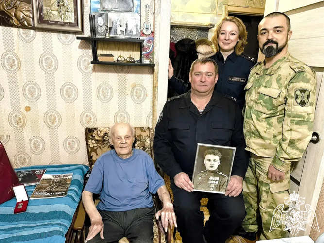 В Иванове росгвардейцы поздравили ветерана Великой Отечественной войны с наступившим Новым годом