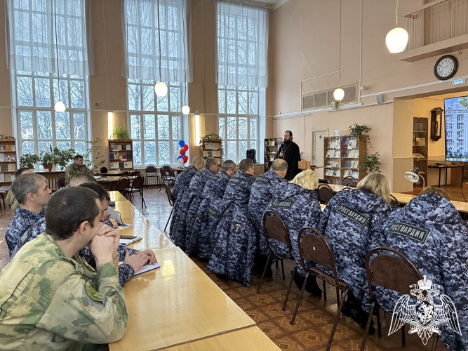 В Иванове в канун празднования Крещения Господня росгвардейцы встретились с представителем духовенства
