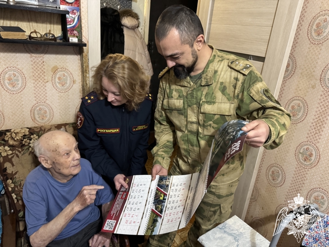 В Иванове росгвардейцы поздравили ветерана Великой Отечественной войны с наступившим Новым годом