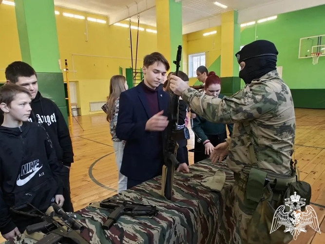 Сотрудники ОМОН «Спарта» провели для школьников тематический урок, посвященный снятию блокады Ленинграда