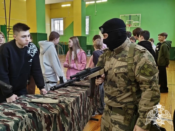 Сотрудники ОМОН «Спарта» провели для школьников тематический урок, посвященный снятию блокады Ленинграда