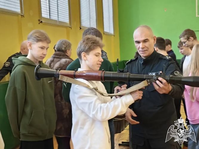 Сотрудники ОМОН «Спарта» провели для школьников тематический урок, посвященный снятию блокады Ленинграда