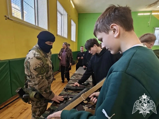 Сотрудники ОМОН «Спарта» провели для школьников тематический урок, посвященный снятию блокады Ленинграда