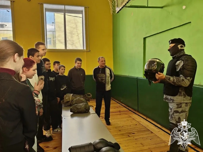 Сотрудники ОМОН «Спарта» провели для школьников тематический урок, посвященный снятию блокады Ленинграда