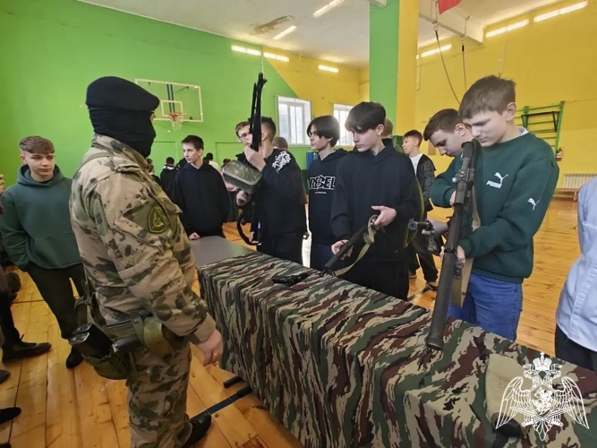 Сотрудники ОМОН «Спарта» провели для школьников тематический урок, посвященный снятию блокады Ленинграда