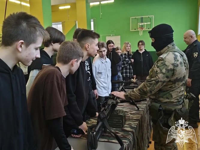 Сотрудники ОМОН «Спарта» провели для школьников тематический урок, посвященный снятию блокады Ленинграда