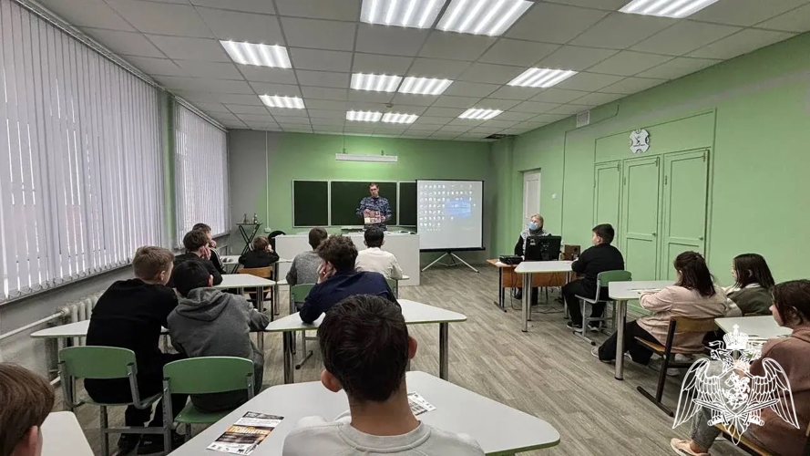В Ивановской области росгвардейцы рассказывают школьникам о специальностях в ведомственных вузах