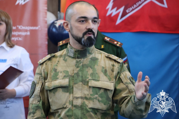 В День кадета офицер Росгвардии поздравил ивановских школьников с принятием присяги