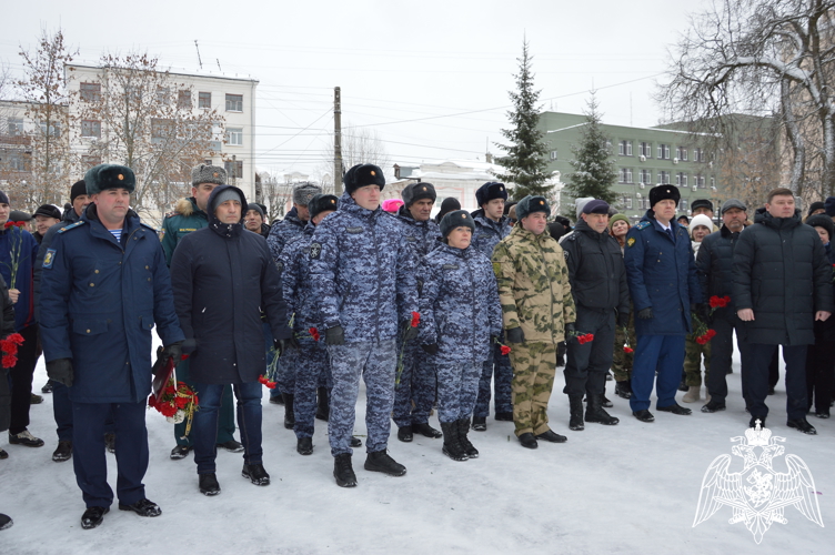 В Иванове личный состав Росгвардии принял участие в памятном митинге, посвященном Дню памяти воинов-интернационалистов