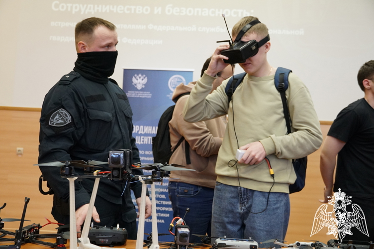 Сотрудники Росгвардии провели интерактивную встречу со студентами госуниверситета