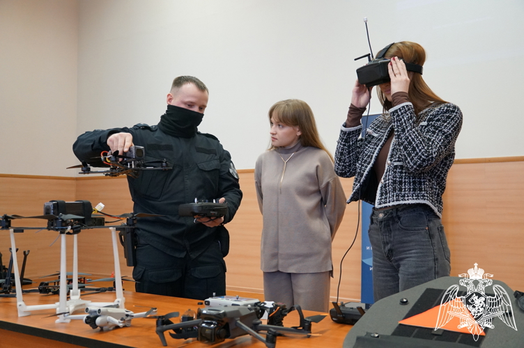 Сотрудники Росгвардии провели интерактивную встречу со студентами госуниверситета