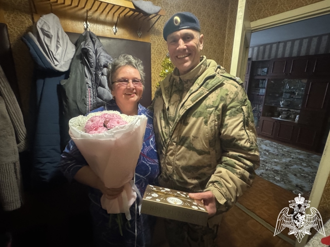 В Иванове росгвардейцы поздравили с днём рождения маму погибшего воина правопорядка