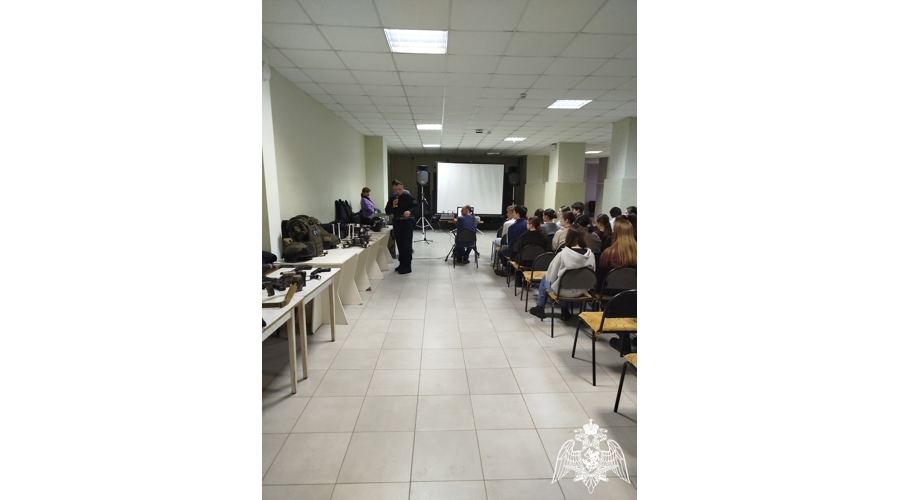 В Приволжске росгвардейцы провели тематическую встречу со школьниками