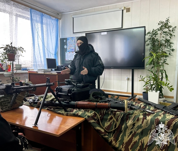 В Кинешме бойцы ОМОН «Спарта» рассказали о своей службе студентам колледжа
