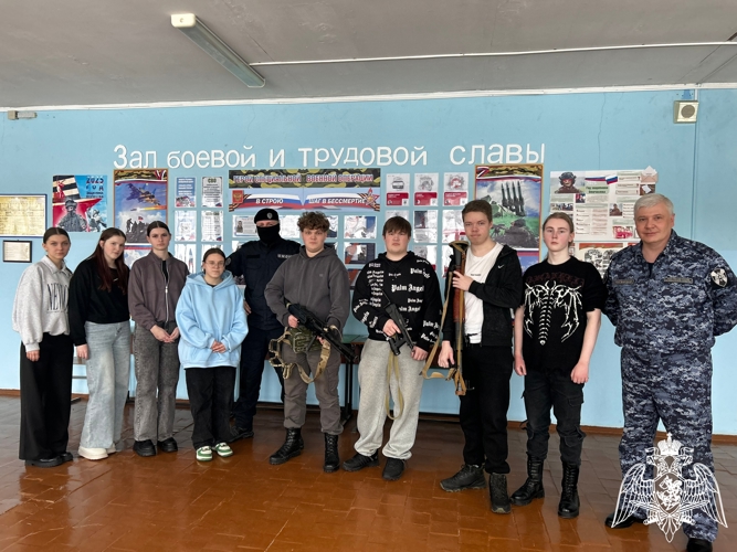 В Кинешме бойцы ОМОН «Спарта» рассказали о своей службе студентам колледжа