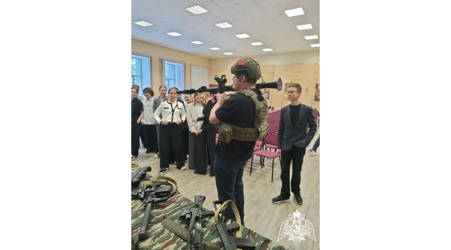 Cотрудники Росгвардии провели для ивановских школьников «Уроки мужества» к годовщине Сталинградской битвы