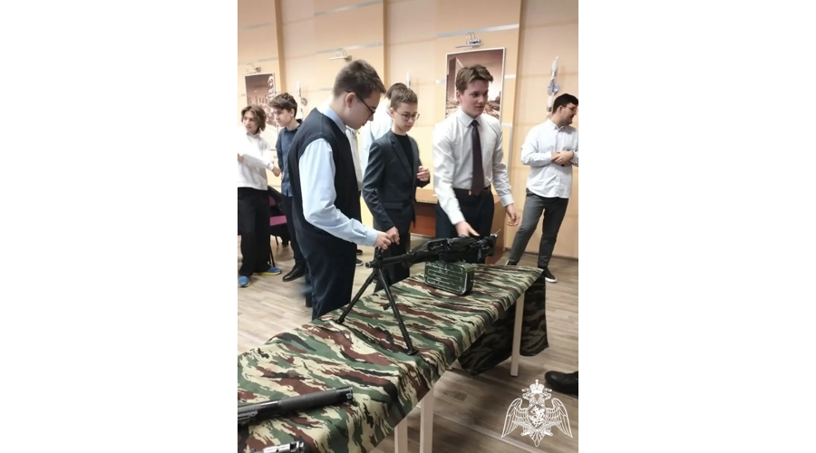 Cотрудники Росгвардии провели для ивановских школьников «Уроки мужества» к годовщине Сталинградской битвы