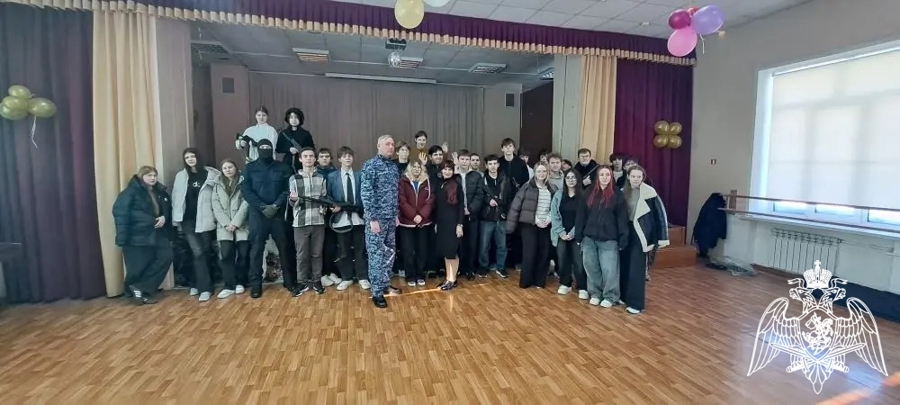 Cотрудники Росгвардии провели для ивановских школьников «Уроки мужества» к годовщине Сталинградской битвы