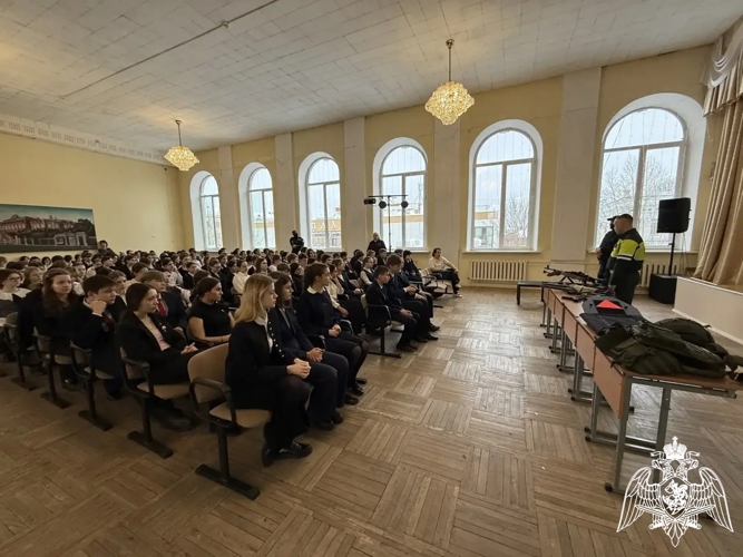 В Иванове росгвардейцы рассказали школьникам об обучении в ведомственных учебных заведениях
