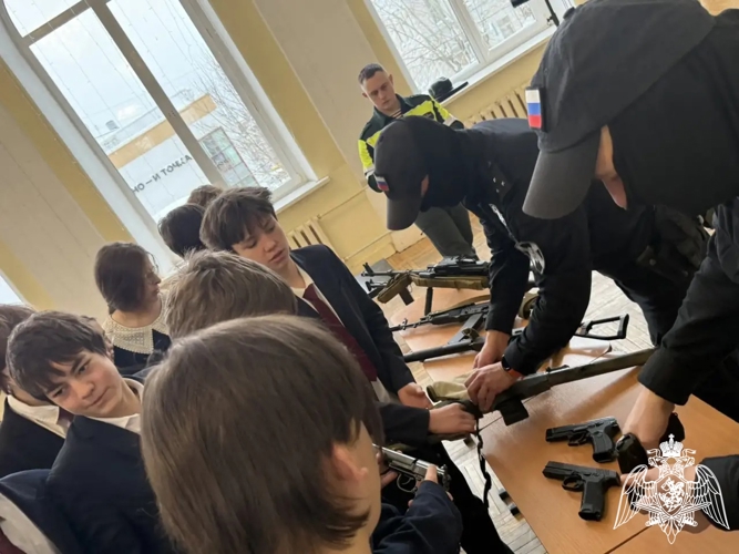 В Иванове росгвардейцы рассказали школьникам об обучении в ведомственных учебных заведениях