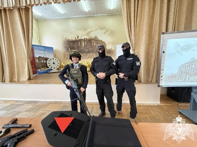 В Иванове росгвардейцы рассказали школьникам об обучении в ведомственных учебных заведениях