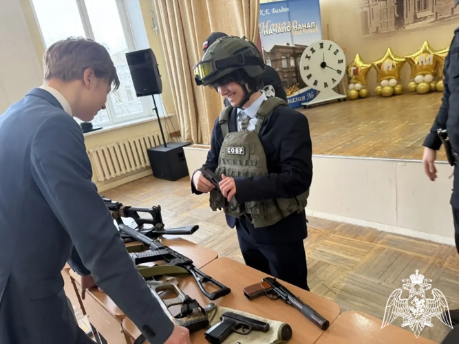 В Иванове росгвардейцы рассказали школьникам об обучении в ведомственных учебных заведениях