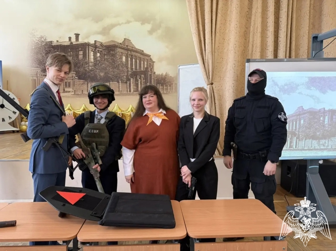 В Иванове росгвардейцы рассказали школьникам об обучении в ведомственных учебных заведениях