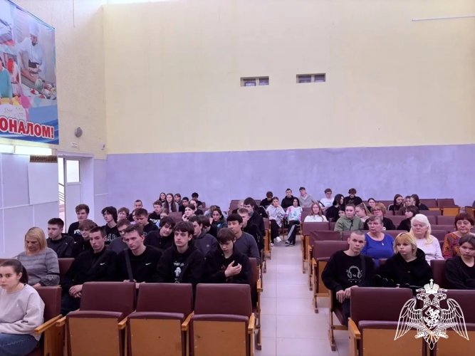 Офицеры Росгвардии провели круглые столы со студентами шуйских колледжей
