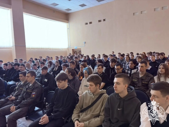 Офицеры Росгвардии провели круглые столы со студентами шуйских колледжей