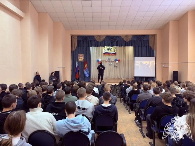 Офицеры Росгвардии провели круглые столы со студентами шуйских колледжей